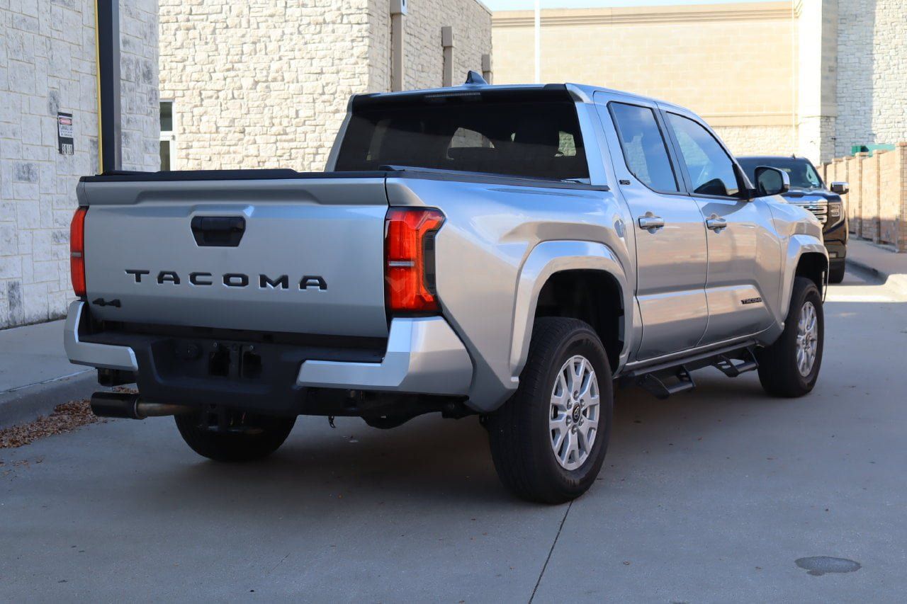 Used 2026 Toyota Tacoma SR5 AWD/4WD image 3
