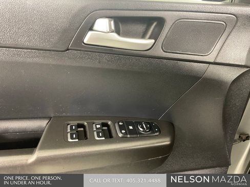 Used 2021 Kia Sportage LX FWD image 22