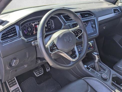 Used 2022 Volkswagen Tiguan SEL R-Line image 9