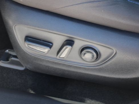 Used 2025 Toyota RAV4 SE AWD/4WD image 12