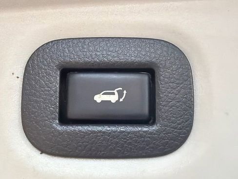 Used 2014 Nissan Rogue SV w/ SV Premium Package FWD image 19
