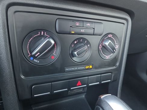 Used 2016 Volkswagen Beetle 1.8T S image 37