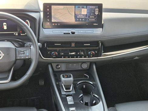 Used 2026 Nissan Rogue SL FWD image 16