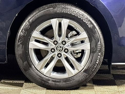 Used 2023 Toyota Sienna Limited image 23