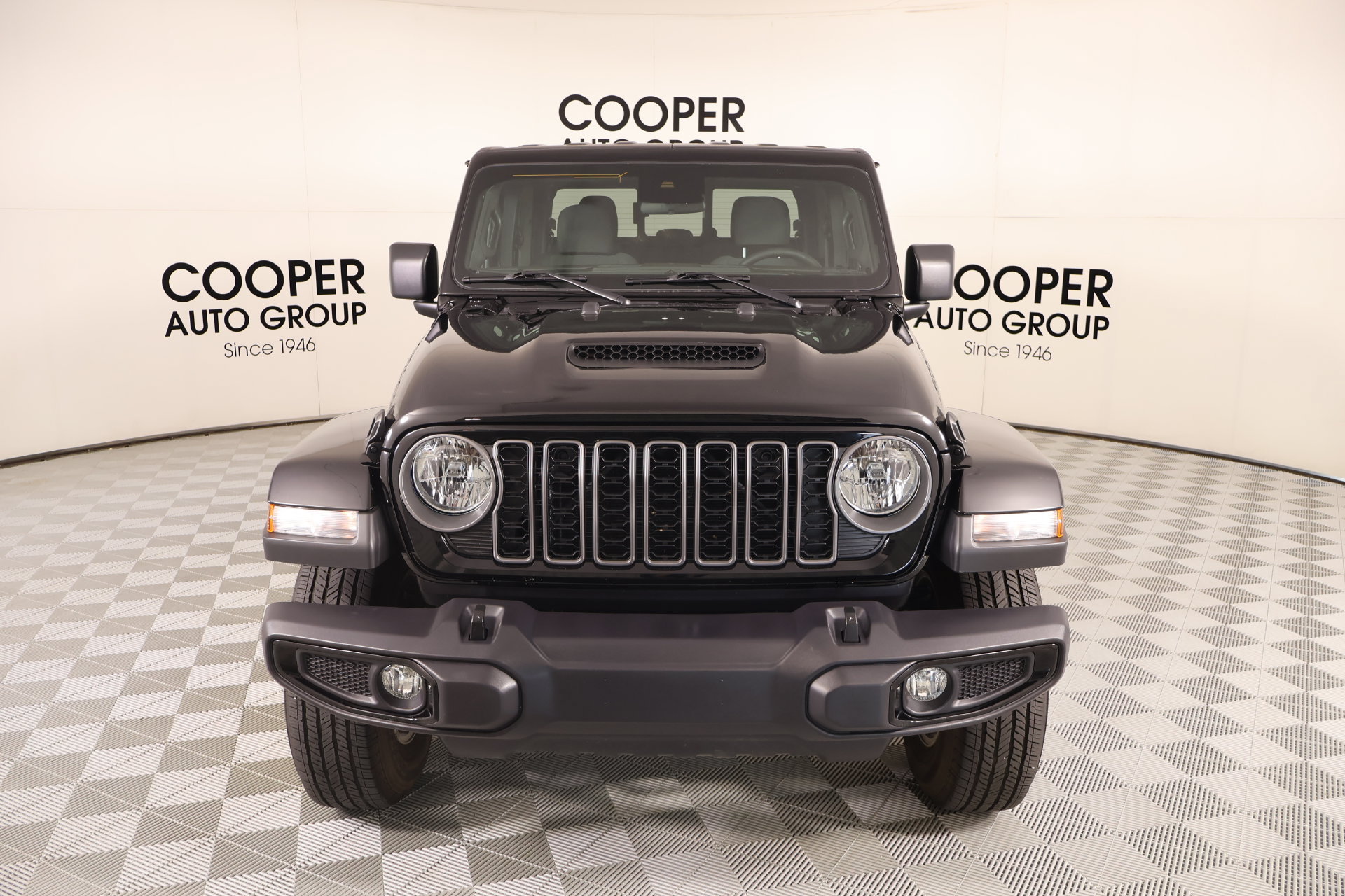 Used 2025 Jeep Gladiator Sport AWD/4WD image 9