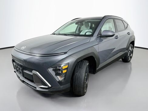 Used 2024 Hyundai Kona SEL AWD/4WD image 3