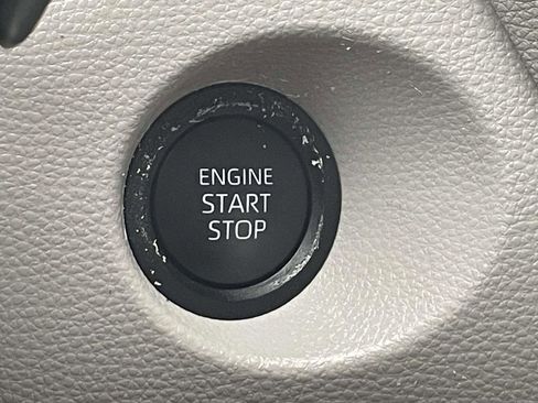Used 2026 Toyota Corolla Cross LE FWD image 32