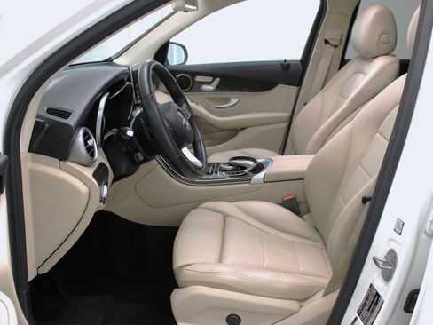 Used 2017 Mercedes-Benz GLC 300 w/ Premium 1 Package image 33