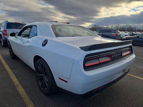 Used 2018 Dodge Challenger SXT w/ Blacktop Package image 8