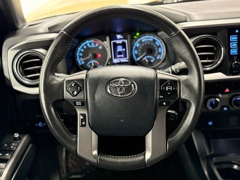 Used 2017 Toyota Tacoma TRD Off-Road image 15