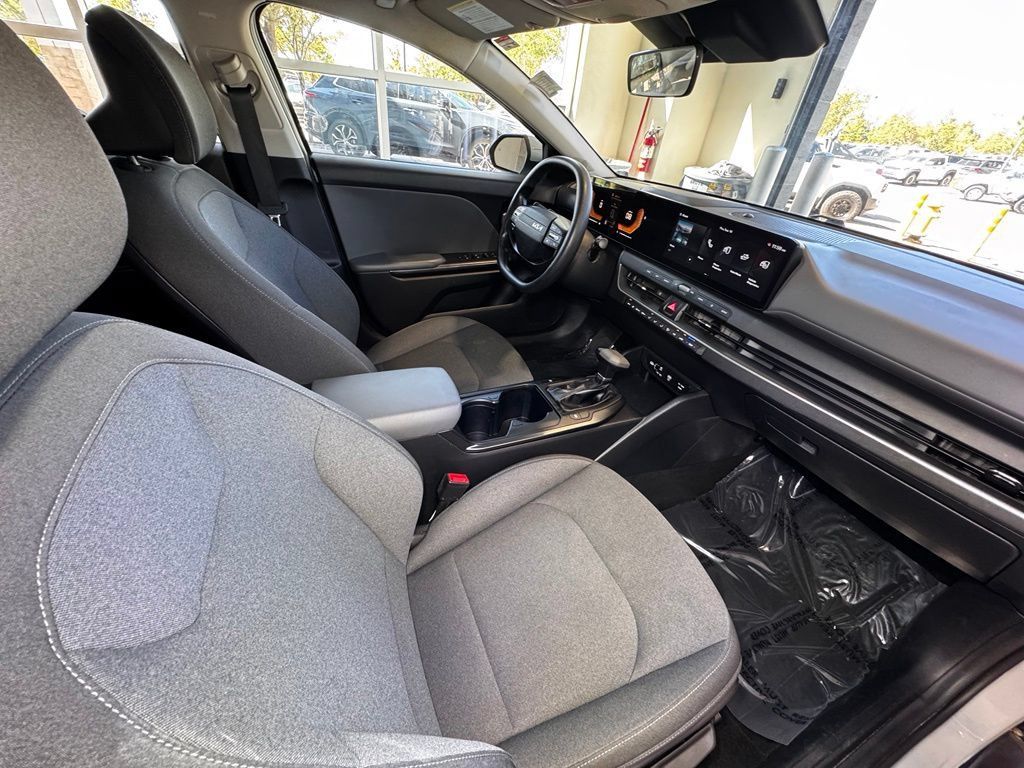 Used 2025 Kia K4 FWD image 39