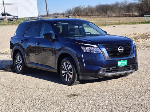 Used 2022 Nissan Pathfinder SL image 2