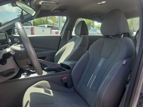 Used 2025 Hyundai Elantra Sport FWD image 18