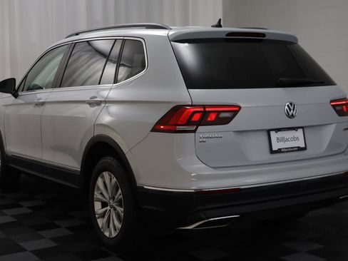 Used 2018 Volkswagen Tiguan SE w/ Panoramic Sunroof Package image 14