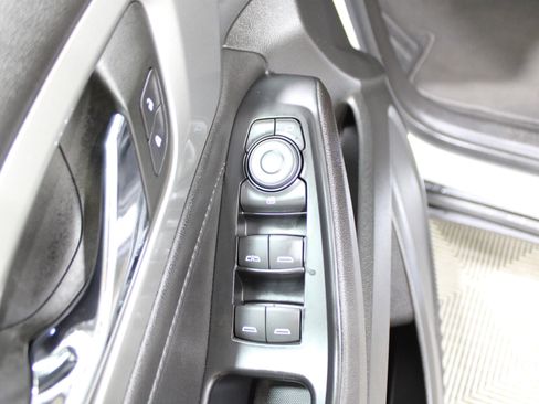 Used 2023 Chevrolet Traverse LT FWD image 7