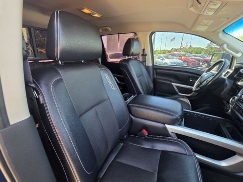Used 2018 Nissan Titan PRO-4X w/ Pro-4x Convenience Package AWD/4WD image 33