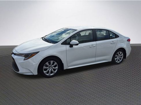 Used 2026 Toyota Corolla LE image 2