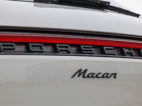 Certified 2026 Porsche Macan image 12
