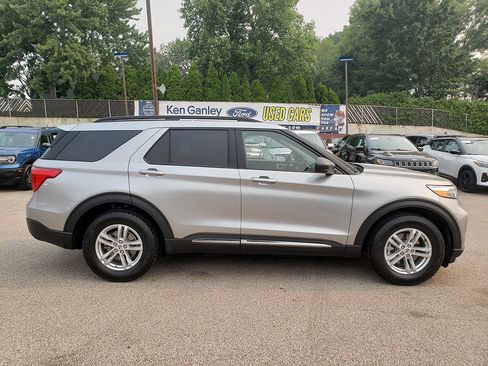 Certified 2023 Ford Explorer XLT w/ Equipment Group 202A AWD/4WD image 4