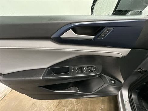 Certified 2023 Volkswagen Taos SE image 17
