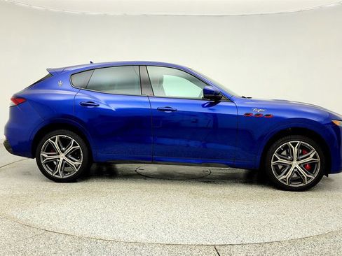 Used 2022 Maserati Levante Trofeo image 4