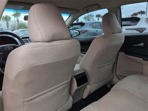 Used 2014 Toyota Camry L image 19