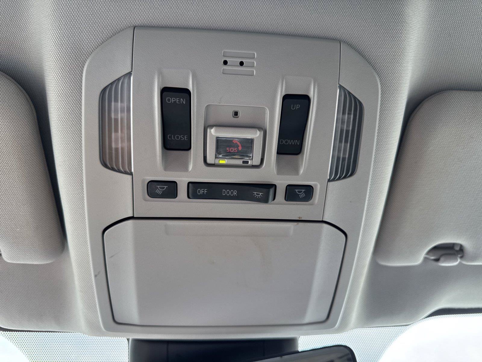 Used 2021 Toyota Highlander Limited FWD image 29