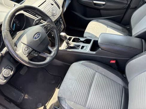 Used 2018 Ford Escape SE w/ SE Sport Appearance Package FWD image 9