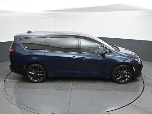 Used 2023 Chrysler Pacifica Limited w/ S Appearance Package FWD image 31
