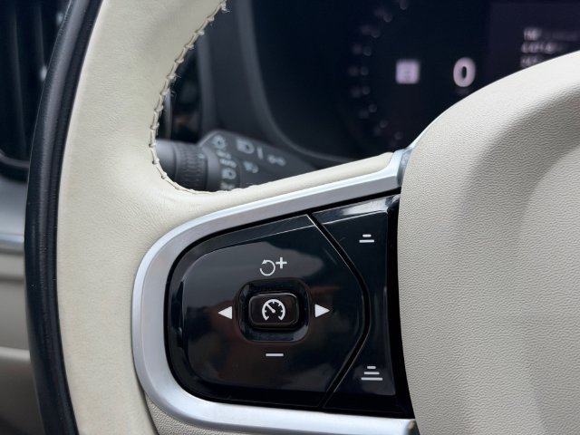 Used 2023 Volvo XC60 B5 Core w/ Climate Package FWD image 30