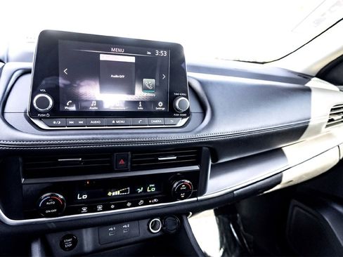 Used 2024 Nissan Rogue SV image 23