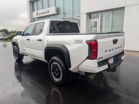 Certified 2024 Toyota Tacoma TRD Off-Road AWD/4WD image 5