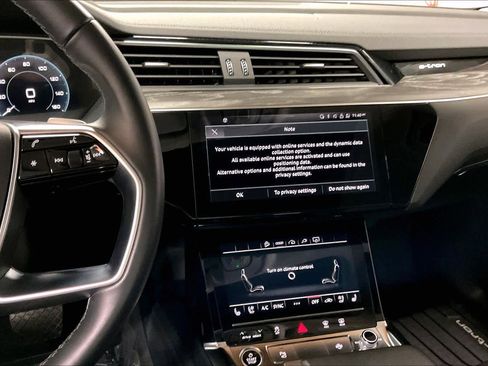 Used 2023 Audi e-tron Premium Plus w/ Premium Plus Package image 9