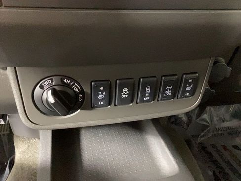 Used 2015 Nissan Frontier PRO-4X image 32