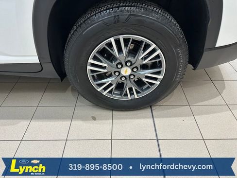 Used 2025 Chevrolet Traverse LT image 29