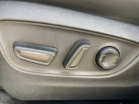 Used 2022 Toyota Highlander XLE image 10