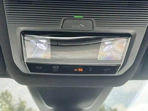 Used 2025 Volkswagen Atlas Cross Sport SE FWD image 20