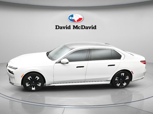 Used 2023 BMW i7 xDrive60 AWD/4WD image 38