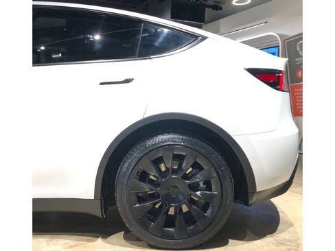 Used 2021 Tesla Model Y Long Range image 10