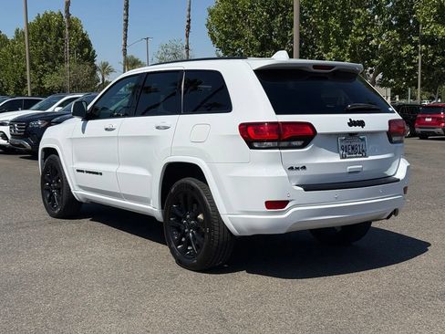 Used 2022 Jeep Grand Cherokee Laredo X AWD/4WD image 7