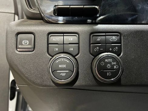 Used 2025 Chevrolet Silverado 2500 ZR2 w/ Technology Package AWD/4WD image 17