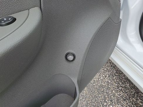 Used 2010 Chevrolet Malibu LS image 17