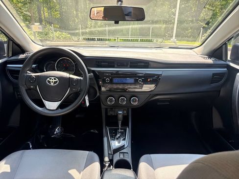 Used 2015 Toyota Corolla L FWD image 16