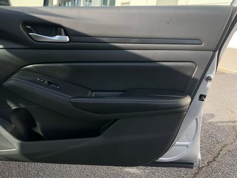 Used 2024 Nissan Altima 2.5 SV image 29