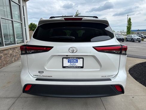 Used 2023 Toyota Highlander XLE AWD/4WD image 4