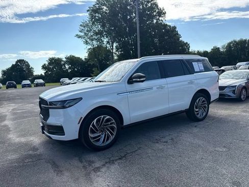 Used 2025 Lincoln Navigator Reserve AWD/4WD image 5