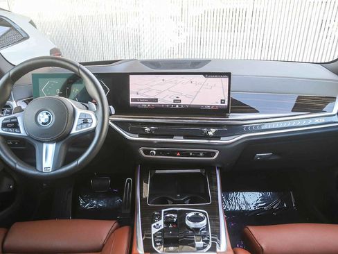 Used 2025 BMW X5 xDrive50e w/ Executive Package image 9