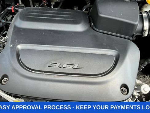 Used 2024 Chrysler Pacifica Touring-L FWD image 33