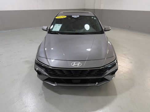 Used 2024 Hyundai Elantra SEL w/ Convenience Package FWD image 3