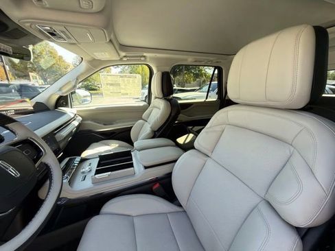 New 2025 Lincoln Navigator Reserve image 10